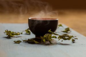 Gerbstoffe im Grünen Tee helfen bei Herpes